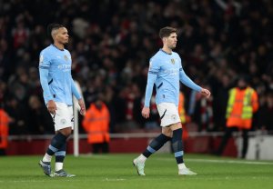 Thảm bại trước Arsenal, hậu vệ Man City xin lỗi người hâm mộ